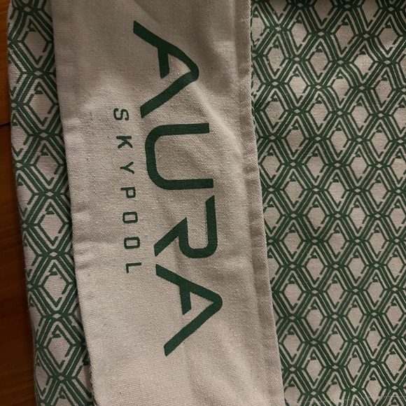 Aura Geometric Green and Cream Tote - Picture 3 of 5